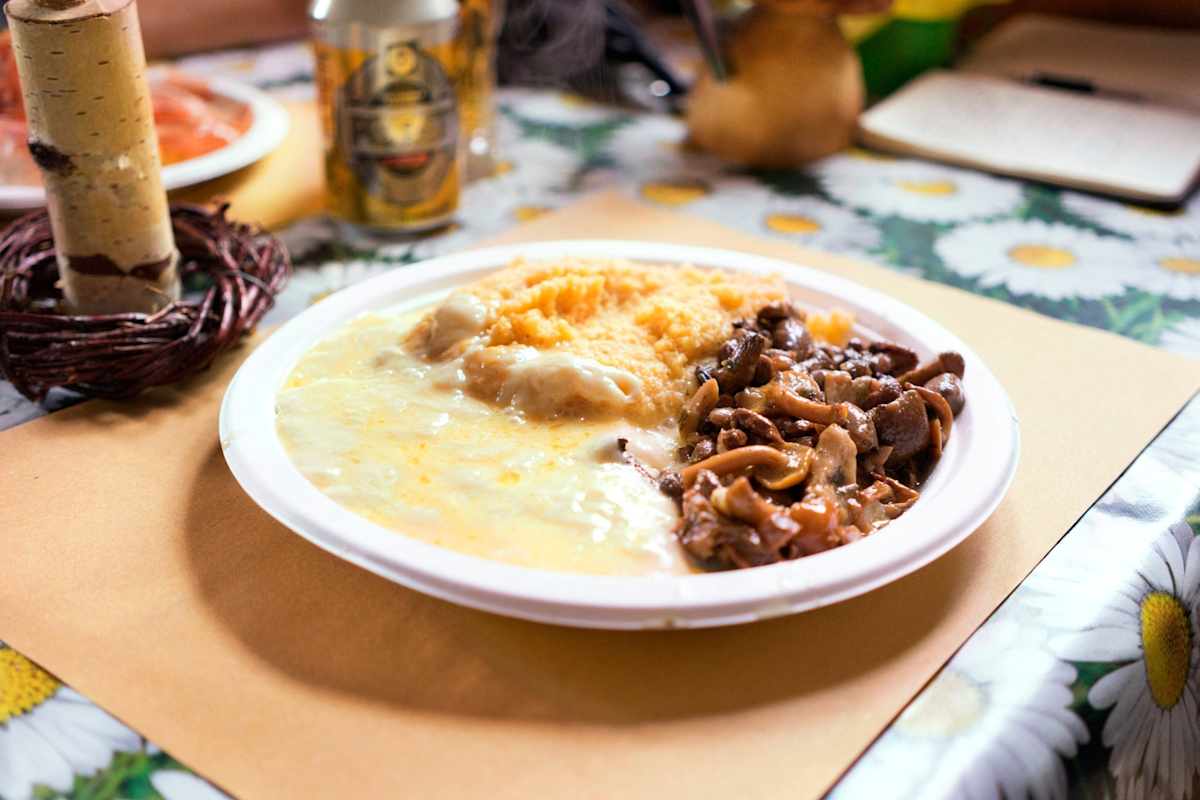 Polenta mit Käse und Pilzen