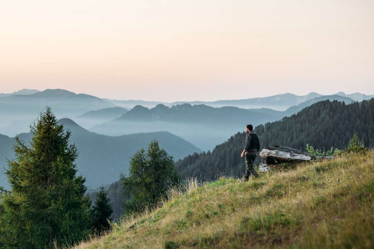 Schon früh in der Saison darf man sich beim Wandern im Trentino über angenehme Temperaturen freuen.