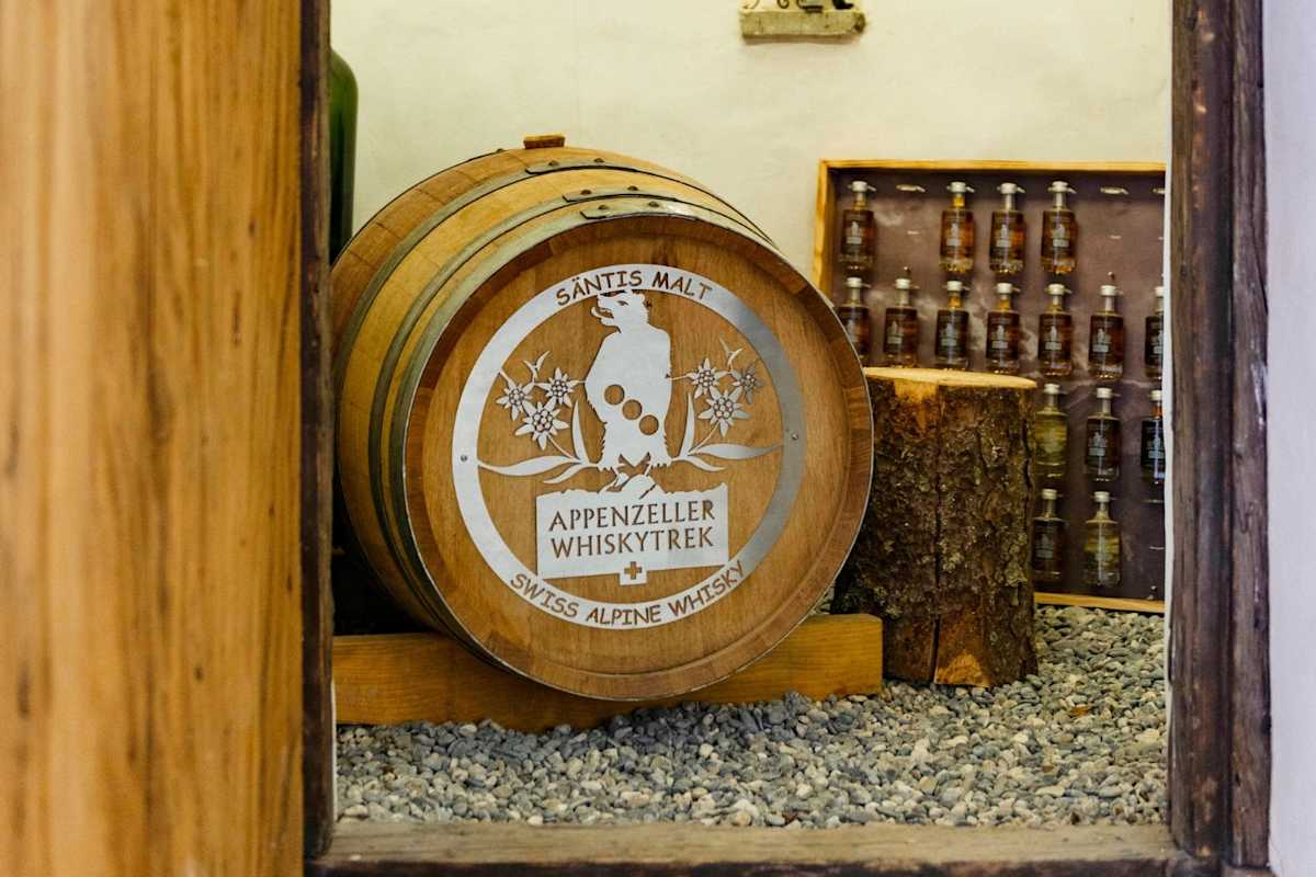 Der Whiskey in kleinen Flaschen.