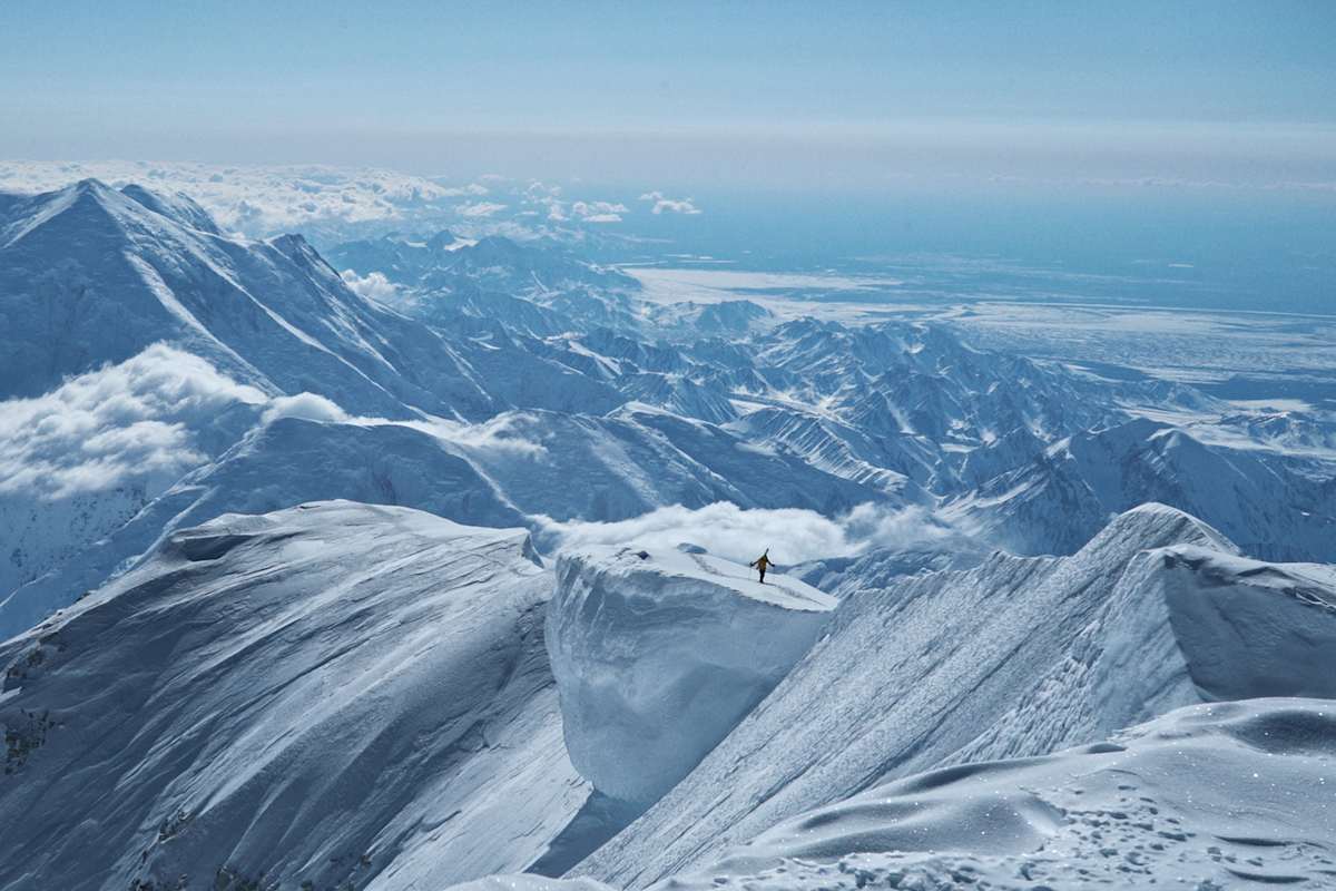 Der Film Drop the Line zeigt: Fünfzig Tage fernab jeder Zivilisation: Vier Freunde wagen sich gemeinsam durch das Denali-Massiv in Alaska.