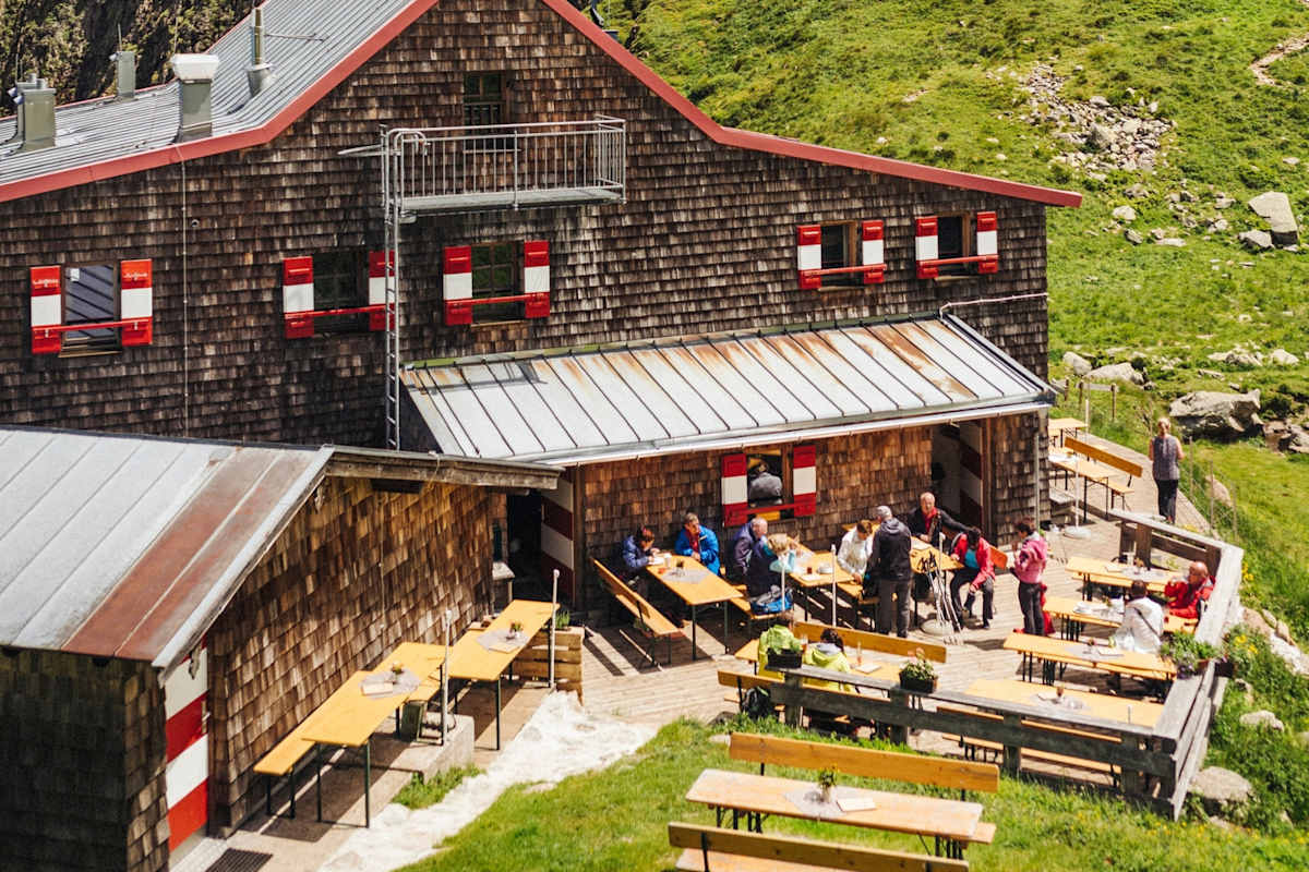 Die Frontansicht des Wildseeloderhauses.