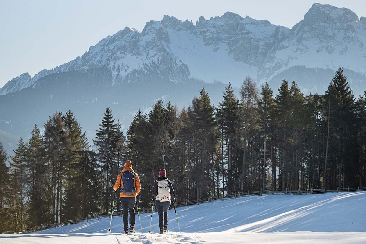 Beim Schneeschuhwandern erlebt man die Natur abseits des Trubels.