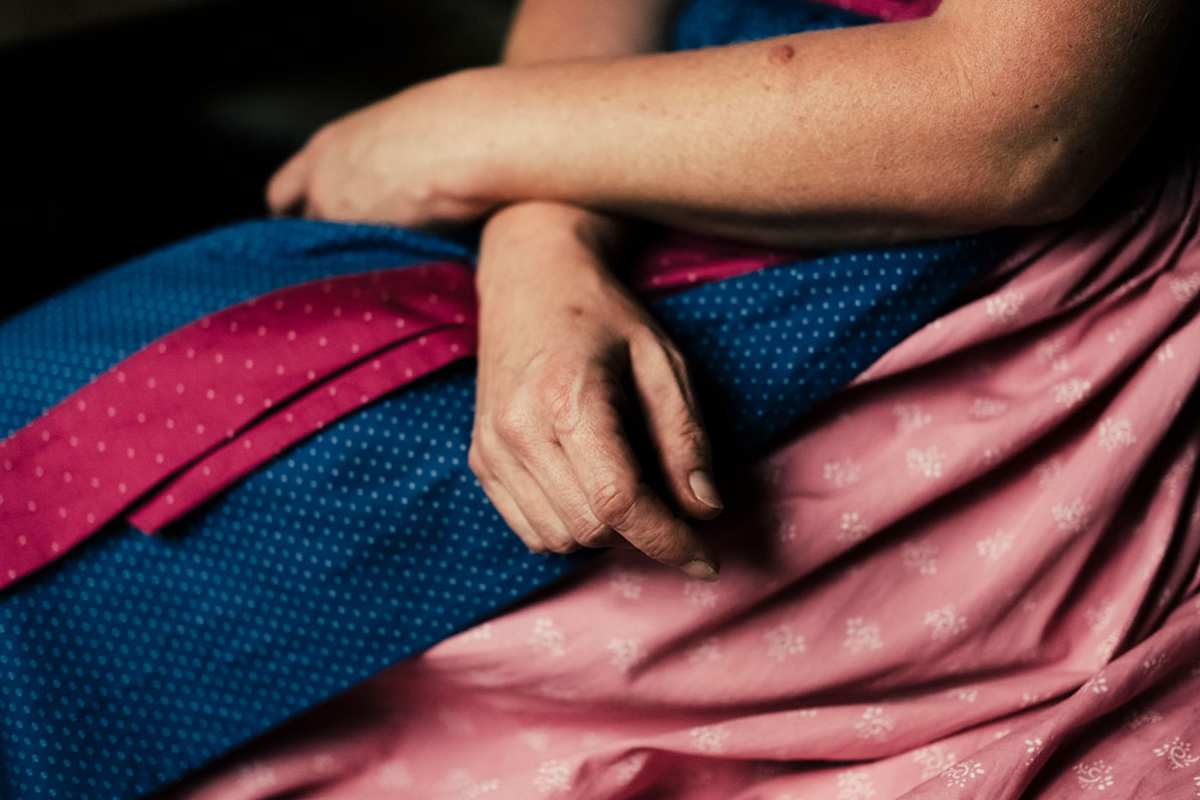 Hände, die eine Geschichte zu erzählen haben.