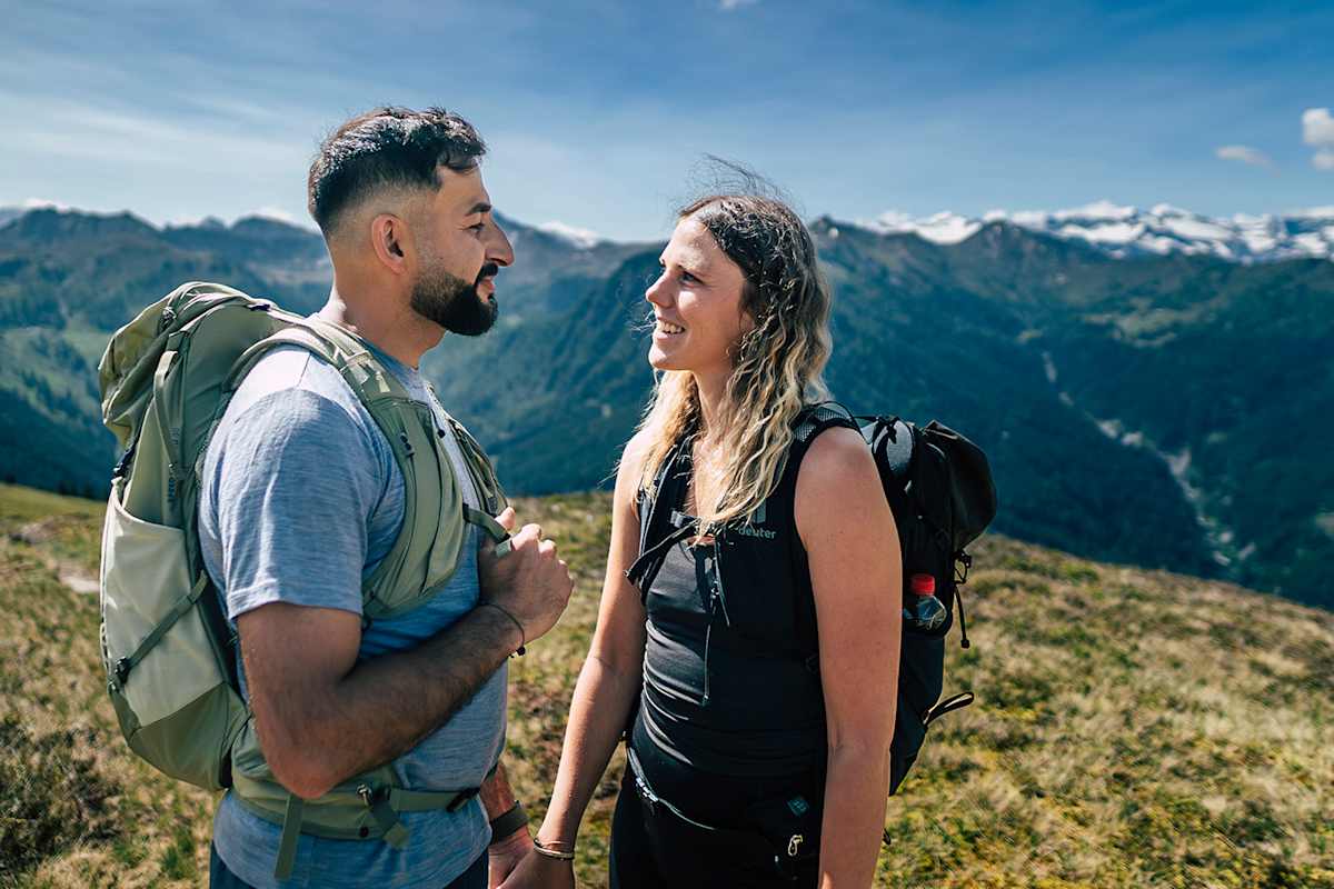Sabrina und Sefa begegneten sich nach schweren Unfällen in der Reha – heute stehen sie einander in den Bergen gegenüber, verbunden durch alles, was sie gemeinsam durchgestanden haben