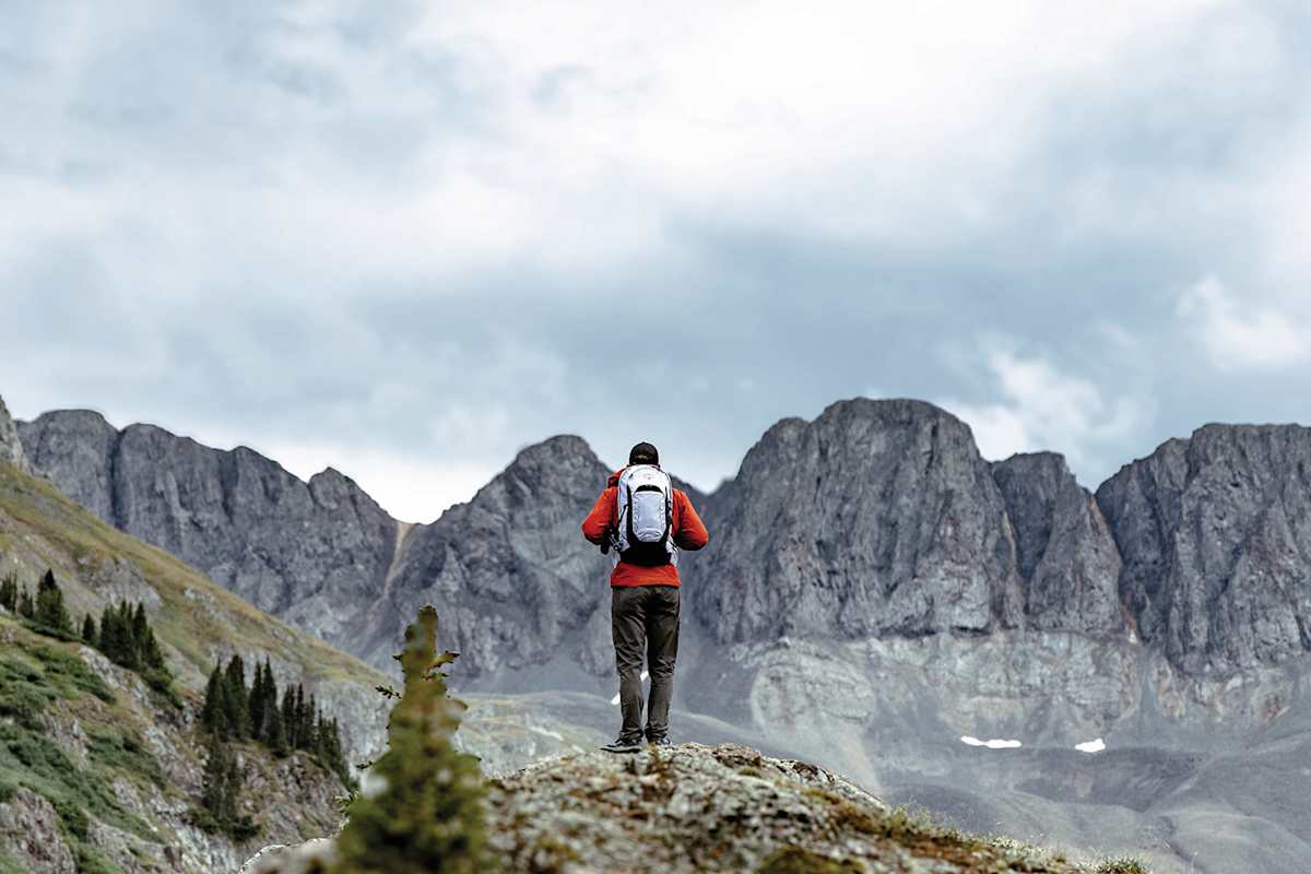 Unterwegs mit leichtem Rucksack und weitem Blick.