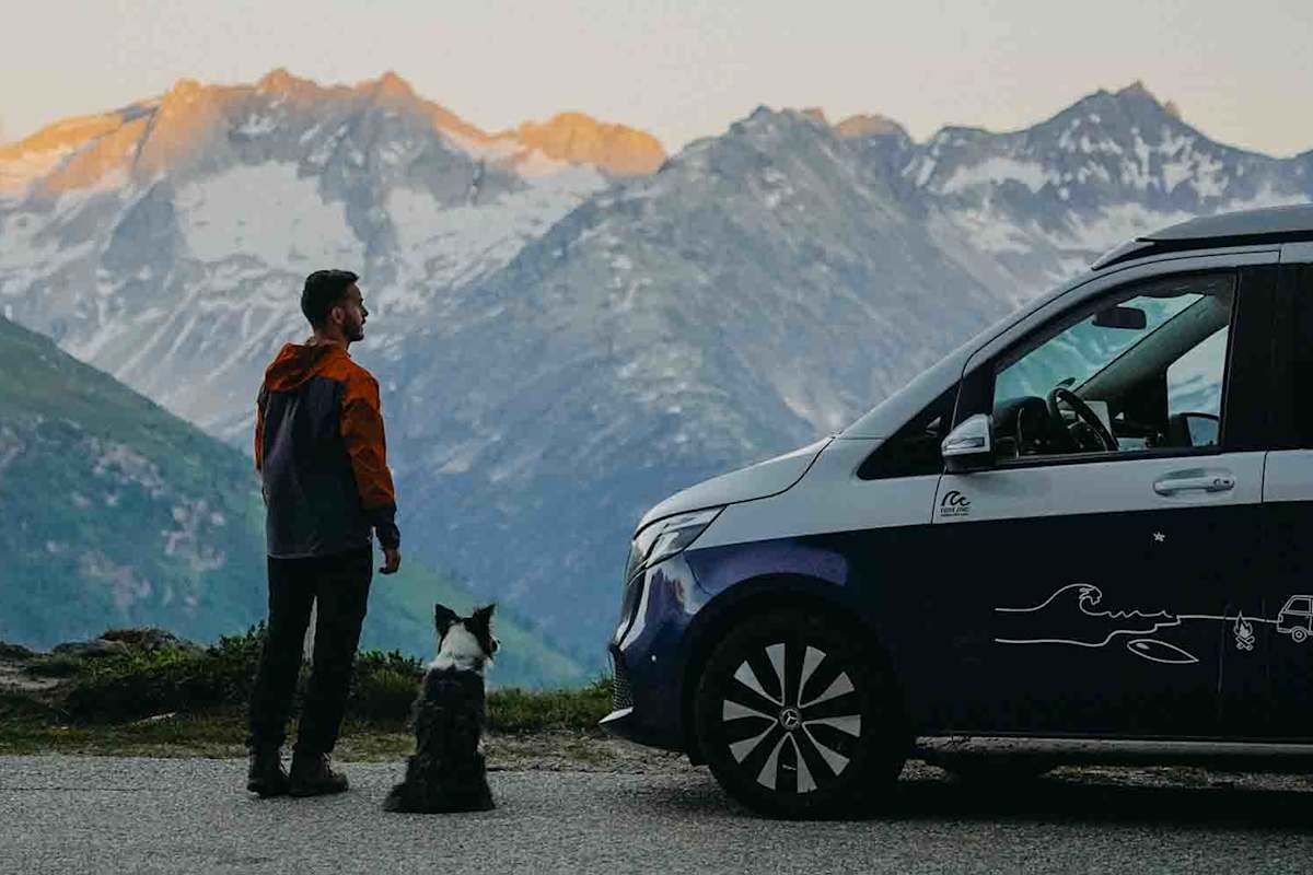 Ein neuer Tag erwacht – und das nächste Abenteuer liegt hinter den Bergen.