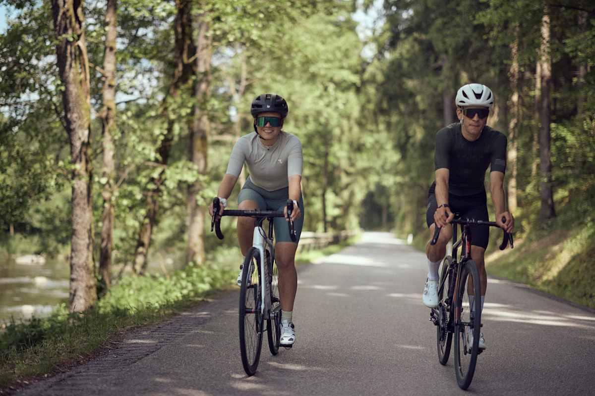 Mit dem Rennrad durch blühende Landschaften unterwegs auf den schönsten Strecken Oberösterreichs, wie hier in Mühlviertel