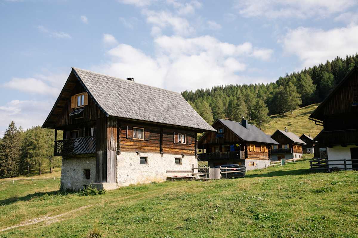 Eggeralm, Holzhäuser