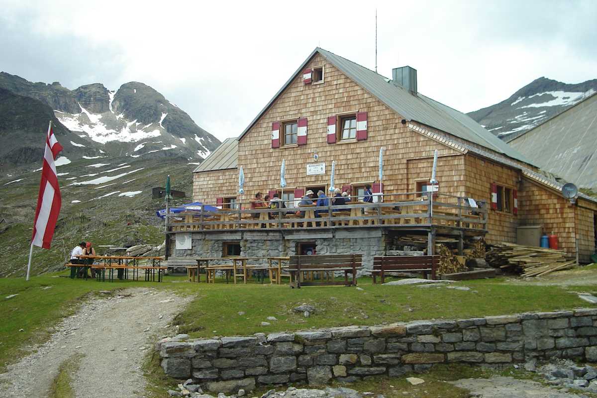 Die Reisseckhütte auf 2.287 m in der Kärntner Reisseckgruppe