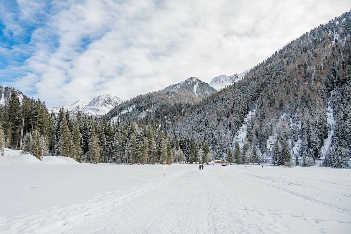 Rundwanderung auf der Eisfläche des Antholzer Sees