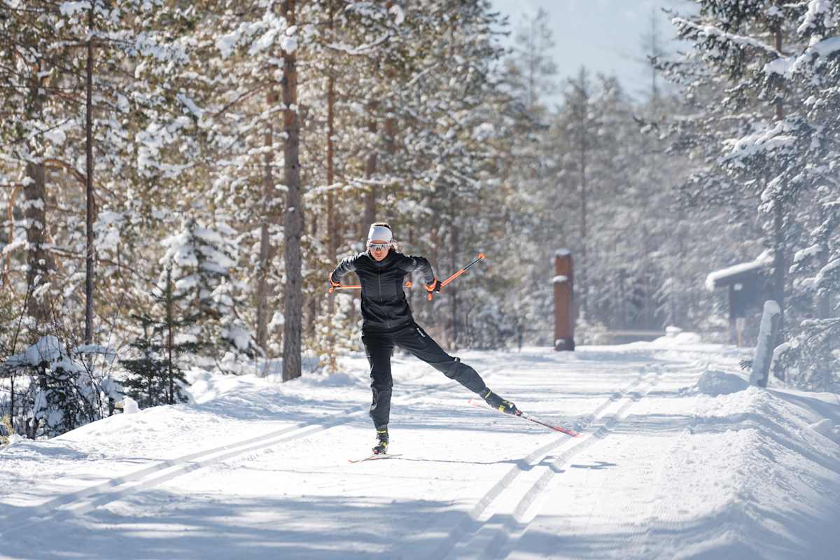 Durch den Wald bei der Langlaufarena Toblach