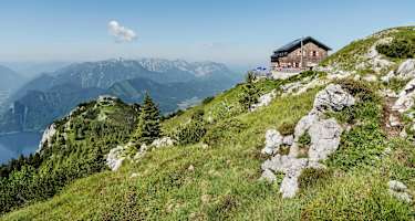 Die Gmundner Hütte am Traunstein hat ab 1. Mai 2024 wieder geöffnet.