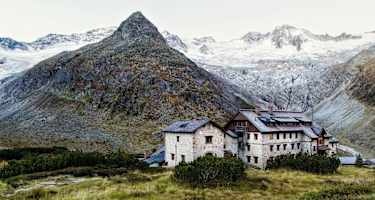 In Stein und Zirbe - die Berliner Hütte