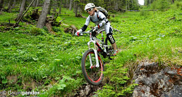 Maria Sendlhofer-Schag beim Mountainbiken