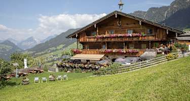 Ein traditioneller Hof in Alpbach (Alpengasthof Rossmoss)
