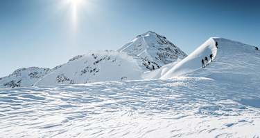 Die Große Sulzspitze (2.853 m) ist Zwischenstation auf dem Weg zu den unverspurten Hängen des Verwalltals.