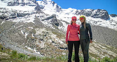 Maggy & Anja und der Gran Paradiso vom Rifugio Chabod