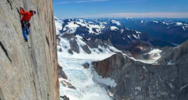 David Lama klettert am Cerro Torre in den Anden