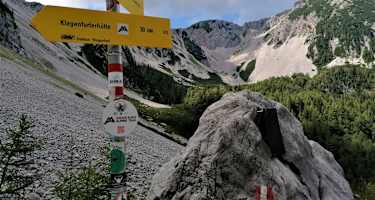 Wanderzeichen auf dem Julius-Kugy-Dreiländerweg