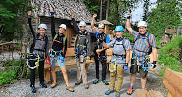 Glückliche Gesichter beim Bergwelten-Klettersteigcamp