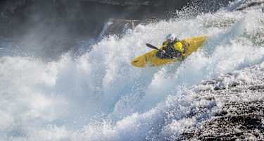 Spektakulärer Ritt im Weisswasser 
