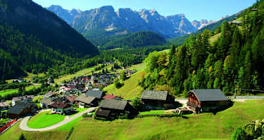 Lungiarü am Eingang zum Naturpark Puez-Geisler im Dolomiten UNESCO Welterbe