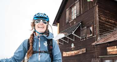 Maria Sendlhofer-Schag mit dem Bike