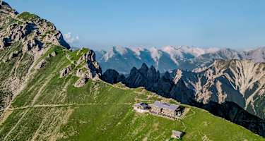 Die Nördlinger Hütte (2.239 m) im Karwendel (Tirol)