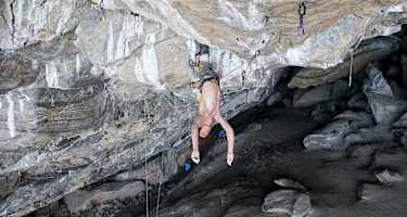 Fledermaus Adam Ondra befreit seinen Geist während des Durchstiegs von „Silence“ (9c)