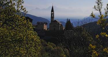 Cibiana di Cadore, im Hintergrund die Grenzberge zum Friaul