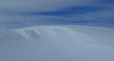 Der Wind formt den Schnee