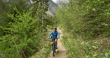 Weg und Ziel zugleich: Anfahrt zur Wanderung per e-Bike