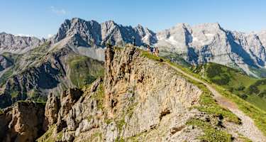 Die Bergwelten-Online-Redaktion am Weg auf das Sonnjoch
