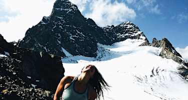 Ana Zirner auf der sechsten Etappe ihrer Alpenüberquerung in Graubünden
