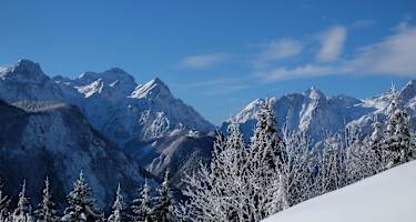 Skitour auf den Dovška Baba in Slowenien: Blick in die Julischen Alpen mit dem Triglav