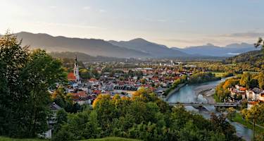 Blick vom Kalvarienberg über Isar und Bad Tölz in Oberbayern