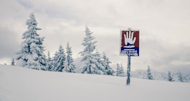 Abseits der Piste bei Lawinenwarnstufe 4 – erlaubtes Risiko oder grobe Fahrlässigkeit?