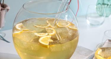 Die Waldmeisterbowle ist eine traditionelles Getränk im Mai.