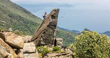 Felsnadel an der Ligurischen Küste