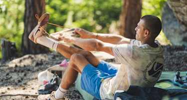 Paul Malzer beim Aufwärmen, Bouldern Wachau, Niederösterreich