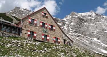 Die Bettelwurfhütte (2.077 m) im Karwendel, Tirol  