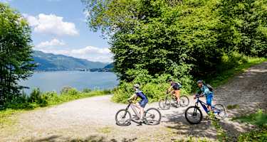 drei Mountainbiker am Ossiacher See