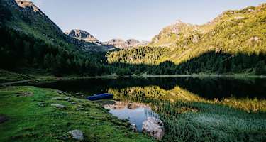 Der Duisitzkarsee in den Schladminger Tauern im ersten Morgenlicht.