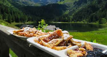 Kaiserschmarrn auf der Duisitzkarseehütte in den Schladminger Tauern in der Steiermark