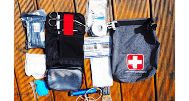 Erste Hilfe-Set: Standardausrüstung am Berg