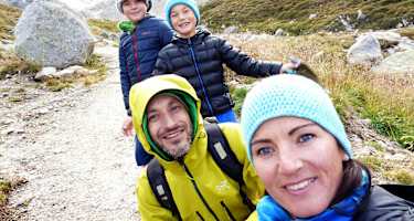 Julia Stauder mit Familie in den Zillertaler Alpen
