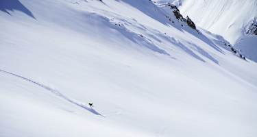 Freeriden: Abfahrt im 30° steilen Gelände
