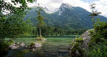 Der Hintersee bei Ramsau in Berchtesgaden mit Blick auf den Watzmann