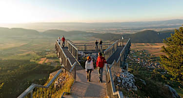 Der Skywalk auf der Hohen Wand (1.132 m) bietet einen atemberaubenden Ausblick über die Region Bucklige Welt