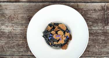 Holzkohle-Taglioni von Markus Holzer